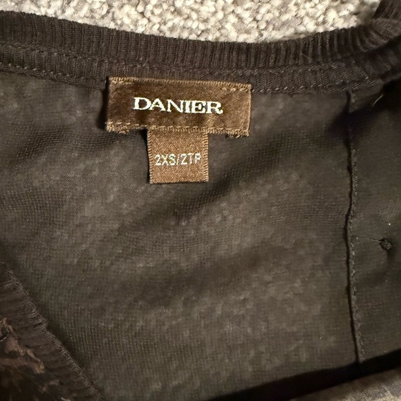 Danier snake print tee - Picture 4 of 6